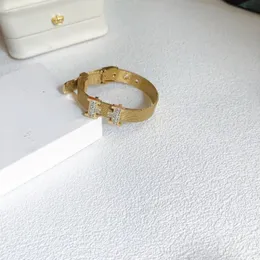 18k guld lyxig armband höst romantisk kärlek gåvor armband designer varumärke charm smycken ny 18k guld rostfritt stål läder armband
