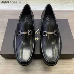 sapatos um sapatos de couro negócios casual couro Feragamo elegante assento de cavalo fivela manga Lefu sapatos masculinos pé preguiçoso sapatos de feijão real YG24 JGCV