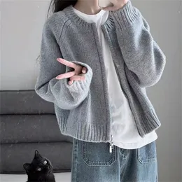 Women's Knits Tees Gray Sweater Outerwear Autumn Women clothes Retro Idle Sle Knit cardigan Thickened Long sleeve Short Jacket 230925