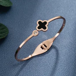 European and American New Four Leaf Grass Titanium Steel Spring Bracelet Women's Simple Fashion Jewelry 18k Rose Gold Colorless Versatile Handicraft