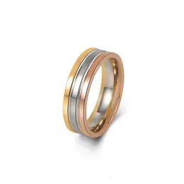 Ringar kartter designer lyx mode kvinnor och man heta säljer titan stål tricolor ringar i koreanska versionälskare förlorar inte färgljus lyxiga små smycken