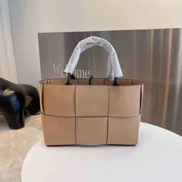 Handbags Bottegass Bag Woven Designer for Leather Women 2023 Portable Shoulder Large Capacity Armpit Bag Arco Tote Cy