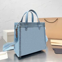 Klassisk C -tryckdesigner Tote Bag läder Totes kvinnor stora kapacitet Luxuyrs handväska mode mamma väska kort avstånd resväska enkla axelväska damer