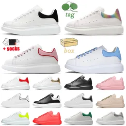 Designer Oversize Sneakers Kadın ayakkabıları, erkek Rubber Sole White Smooth Calf Leather Black Suede Heel Counter Pink Green Platform Low Flat Trainers