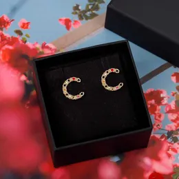 Hochwertiger, hohler Ohrstecker mit roten Perlen und buntem Diamant für die Verlobung von Frauen, 18 Karat vergoldet, mit Stempelbox PS305313N
