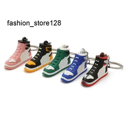 Creative Mini PVC Sneakers Keychains For Men Women Gym Sportskor Keychain Handbag Chain Basketball Shoe Nyckelhållare Bulk Price Ahij