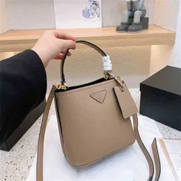 Designer Bag Hip Pbag Triangle Bucket Bags Women Leather Shoulder Bag Designer Handväska Fashion Simple Large Shopping Messenger Bag Lady Luxury Handväskor Purse