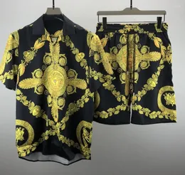 شورتات الرجال 2023 قمصان مجموعات بدلات 23SS Floral Brand Tops الشهيرة Baroque Royal Print قصيرة الأكمام الفاخرة للرجال