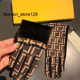 Женские перчатки Дизайнерские кожаные перчатки с пятью пальцами Мужские модные перчатки Плюшевый сенсорный экран из овчины Роскошные зимние теплые перчатки Handschuhe R2LN