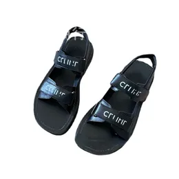 صندل العلامة التجارية للسيدات CE رسالة مسطحة بالأحذية ذات الأحذية الشاطئية الربيع الصيف