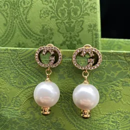 Snygg utsökta Pearl Charm örhängen Europa och Amerika Simple Fashion Designer örhängen för kvinnliga smycken
