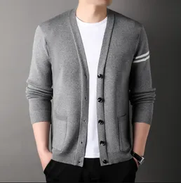 Desinger Moda masculina Cardigans de malha slim fit listrado malha estilo simples quente azul cinza suéteres masculinos casuais na moda casacos pluz tamanho jaqueta roupas masculinas casacos