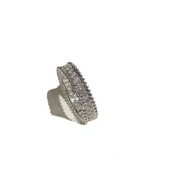 Anelli Van-Clef Arpes Designer Moda di lusso per uomo e donna Aleidoscopio con perline Diamante pieno V Placcato in oro Oro rosa 18 carati Anello squisitamente brillante con stella del cielo