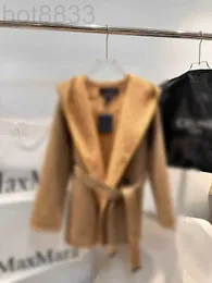 Cappotto corto con cappuccio avvolgente doppio petto classico autunno/inverno da donna in misto lana FBJH