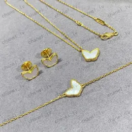 Luxury jewelry designer sweet butterfly pendant necklace women luxury clover brand designer shell short choker bracelets necklace earrings jewelry