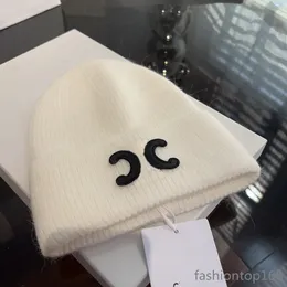 Cappello morbido casual da esterno di design Cappello a fagiolo caldo e traspirante autunno/inverno Cappello a righe Berretto Cappello di design Cappello lavorato a maglia da donna CEL lettera marchio di qualità