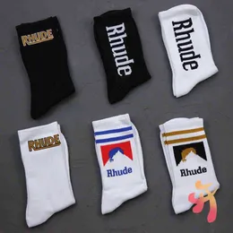 Herrensocken Designer-Socken Rhude High Letter Amerikanische Qualität Baumwolle Europäische In-Tube-Frauen und Männer Trendpaar Straße Sim Ljaei