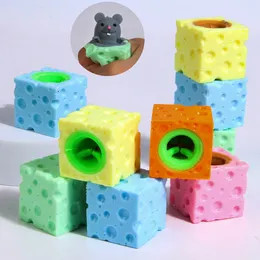 Mini söt ost råtta pressar kopp nyhet spel dekompression anti-stress koppar leksaker mus kopp klämmer pressning för barn vuxen 2732