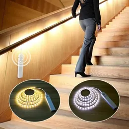 Remsor LED Motion Sensor 5V Strip Tape Light 5 V USB för köksskåp Smart slå på hemgarderobsskåpdekor 1m 2m 3mle251y