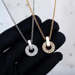 Ciondoli in Europa che vendono gioielli con monete di marca in argento sterling 925 con zirconi, collana rotonda, moda da donna, gioielli regalo di lusso