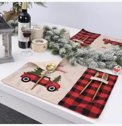 クリスマスの装飾クリスマスツリーレッドトラックプレースマットテーブルマット冬のバッファロー格子縞のプレイマットダイニングホームクリスマステーブル装飾