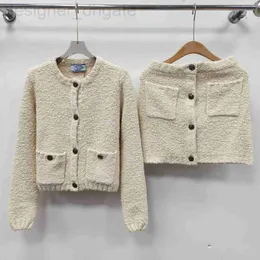 Kvinnors tröjor Designer 23SS Triangle Label Sweater Autumn and Winter New Round Neck Cardigan långärmad stickad set T2T0