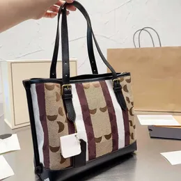 Модная роскошная большая сумка Cbag Canvas Большие дизайнерские сумки Женские сумки для покупок Классические тисненые женские сумки на ремне с буквами Сумка-мессенджер 230819