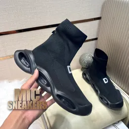 Vendita all'ingrosso calzini firmati scarpe uomo donna scarpe da ginnastica casual traspiranti maglia elasticizzata scarpe da ginnastica tecniche con piattaforma per massaggio 3D scarpa con fondo in gomma bianca nera