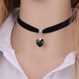 Fashion Women Velvet Choker Heart Crystal Pendant Necklaces For Jewelry Female Black Ribbon Necklace Party Gift Collar Chokers2392