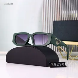 2023 designer solglasögon klassiska glasögonglasögon utomhus strand solglasögon för man kvinna mix färg valfri triangulär signatur månetter