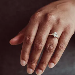 VVS-D Pear Cut Moissanite Diamond Wedding Band 14K Rose Gold Anel de noivado Prong Accent Anniversary Gift Ring para mulheres