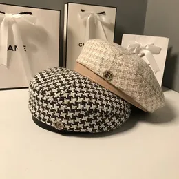 Beralar K244 Bayan Şapka Beret Moda Allmatch Houndstooth Kadın İngiliz Retro sekizgen ressam Sonbahar Kepi 230928