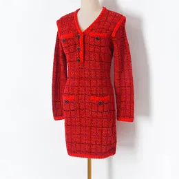 Neue Designer-Luxus-Milan-Landebahnkleider mit V-Ausschnitt und langen Ärmeln für Damen, schlankes, kurzes, gestricktes rotes Abend-Partykleid für Damen, modische Kleidung