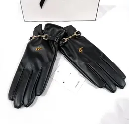 Designer Leather Five Fingers Gloves Women Short Fleece Thickened Glove Vintage Trendy Solid Simple Protective Gloves gg01