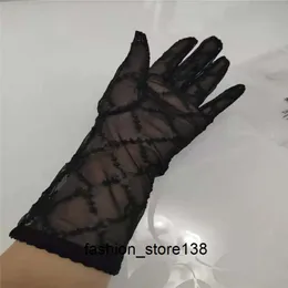 Five Fingers Gloves women long Lace Bride Bridal Gloves Wedding Gloves Crystals Wedding Accessories Lace Gloves for Brides five Fingerless Wrist Leng