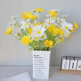 Dekoratif Çiçekler 3/5 PCS 5 Kafa İpek Küçük Daisy Papatya Diy Düğün için Yapay Ev Masası Dekorasyon Chrysantemum sahte