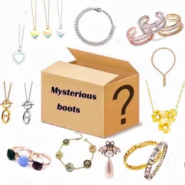 Lyxiga gåvor till kvinnlig man smycken julblindlåda Lucky Mystery Box Ett slumpmässigt halsbandsarmbandörhängen ringer och mer254R