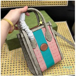 女性デザイナーLuxurys Handbag Embroidery Shoulder Handbags Lady Vintage Highpapacity Crossbody