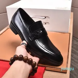 Erkekler için Siyah Loafers Metal Ayakkabı Dekorasyon Nefes Alabilir İş Erkekler Tasarımcı Elbise Ayakkabı Ücretsiz Nakliye Zapatos De Vestir Hombre Erkek Ayakkabı