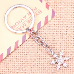 Keychains 20pcs Fashion Keychain 23x17mm Snow Snowflake Pendants DIY Men Jewelry Car Key Chain Ring Holder Souvenir For Gift