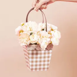 Presentförpackning 100 st Portable Flower Basket Watertof Paper Handväska Förpackningspåse Florist Handy Väskor Bröllopsfest