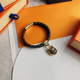 Pulseira de corrente de couro de couro de tit￢nio de tit￢nio manualmente pulseiras de luxo de luxo para mulheres e homens com estilos de caixa 2