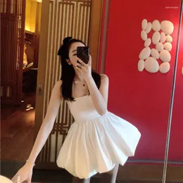 Abiti casual 2023 Estate Coreano Senza maniche Tubo Top Abito a vita Tutu da donna Bianco e nero Moda Sexy Mini A-line