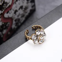 Trendiga designer ringar f￶r kvinna G ring Vantage Women Luxury White Diamond Flower Jewelry Party har frim￤rken med l￥da
