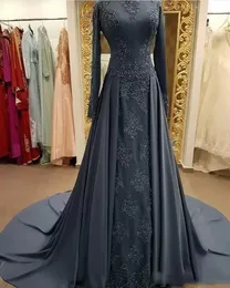 2023 Elegante graue muslimische formelle Abendkleider mit langen Ärmeln, Stehkragen, Spitzenapplikation, A-Linie, Satin-Abschlussballkleid, Perlen, klassisches arabisches, langes Partykleid für besondere Anlässe