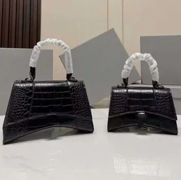 2023 Hot Lady shopping Bags Fashion Handbags Women Totes Shoulder Cross Body Half Moon Luxury Genuine Leather Classic Retro Purse wallets case