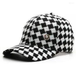 Boll Caps DT 2023 Fashion Cap Blend Spotty Plaid Corduroy High-End Brand M Logo Justerbar varm vindtät utomhus Simple Baseball