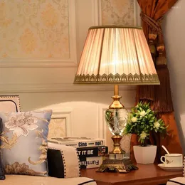 Bordslampor Sarok Modern Lamp Crystal Led Desk Light Tyg Bedside Home Luxury Decorative For Foyer Bedroom Office El El