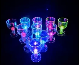 Nowe kieliszki do wina LED Flash Color Zmiana aktywowana wodą Oświetlenie szampana piwo whisky 50 ml picia szkła elegancka design kieliszek koktajlowy koktajl nowość