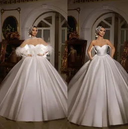 Причудливые перья свадебные платья прозрачная шея Смотрите сквозь свадебные платья кристаллы из бисера